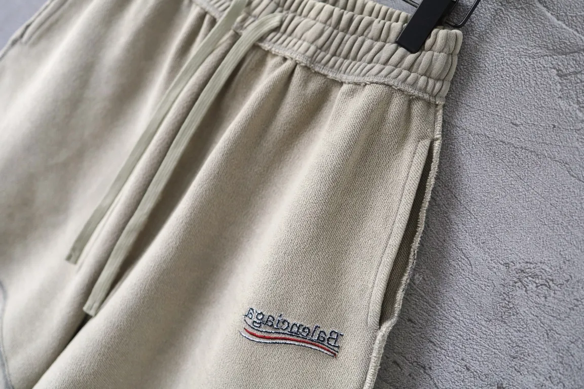 DD 12#P160 Classic : Khaki Sizes : 1 2 3 4